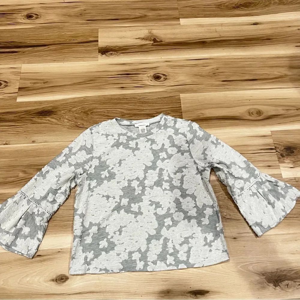 Urban Romantics Grey and White Lace Top Women’s Small